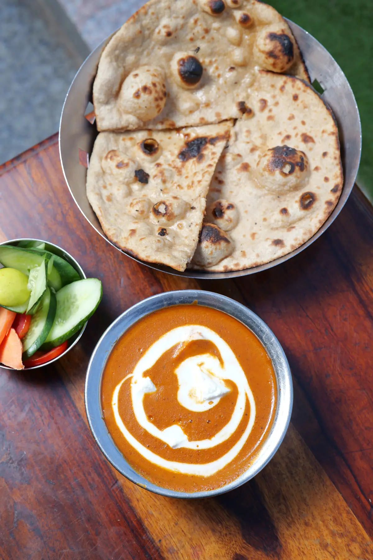 Dal makhani with tandoori roti and salad