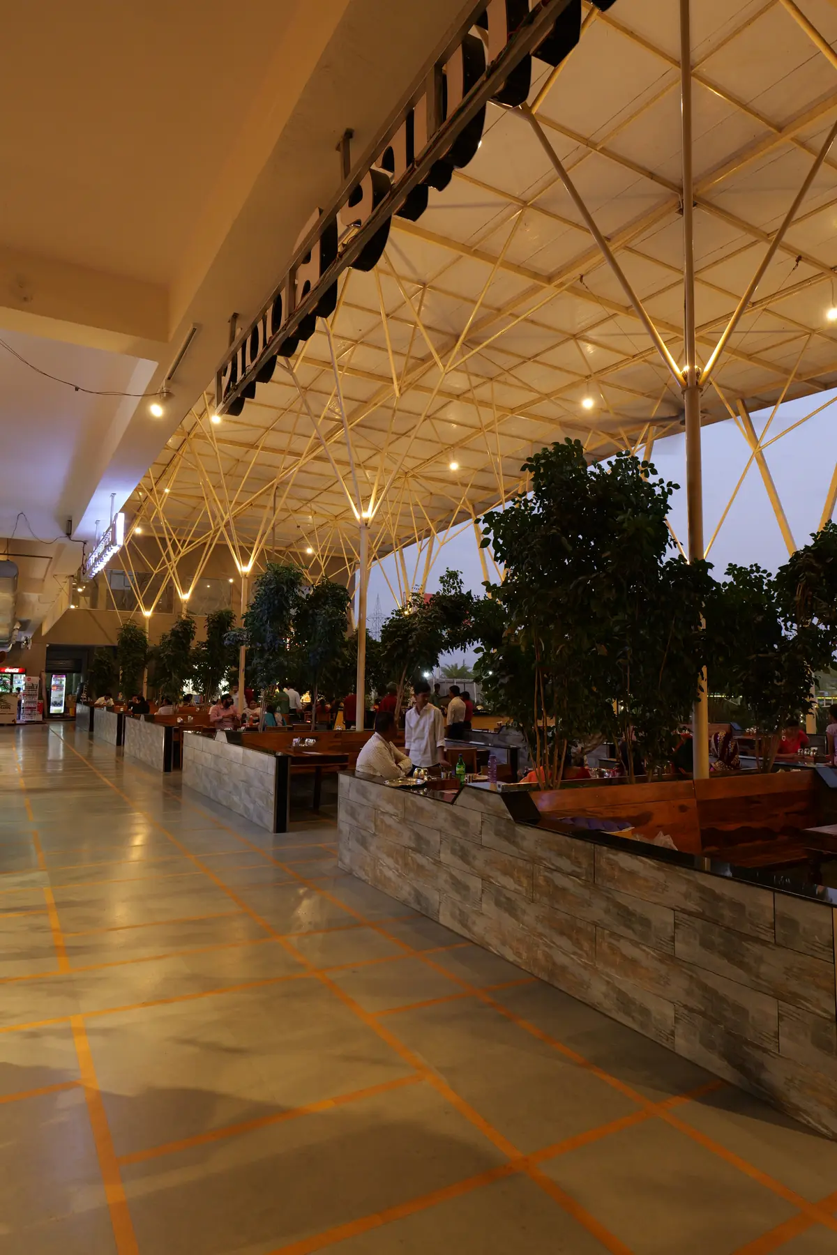 Guests dining in the evening