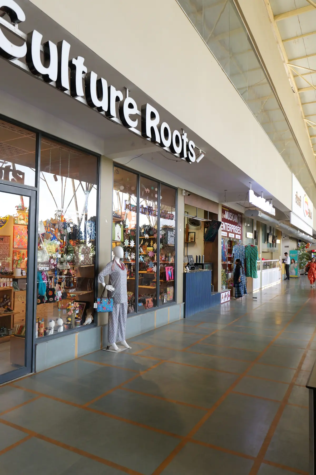 Shops with handicrafts, clothing and souvenirs