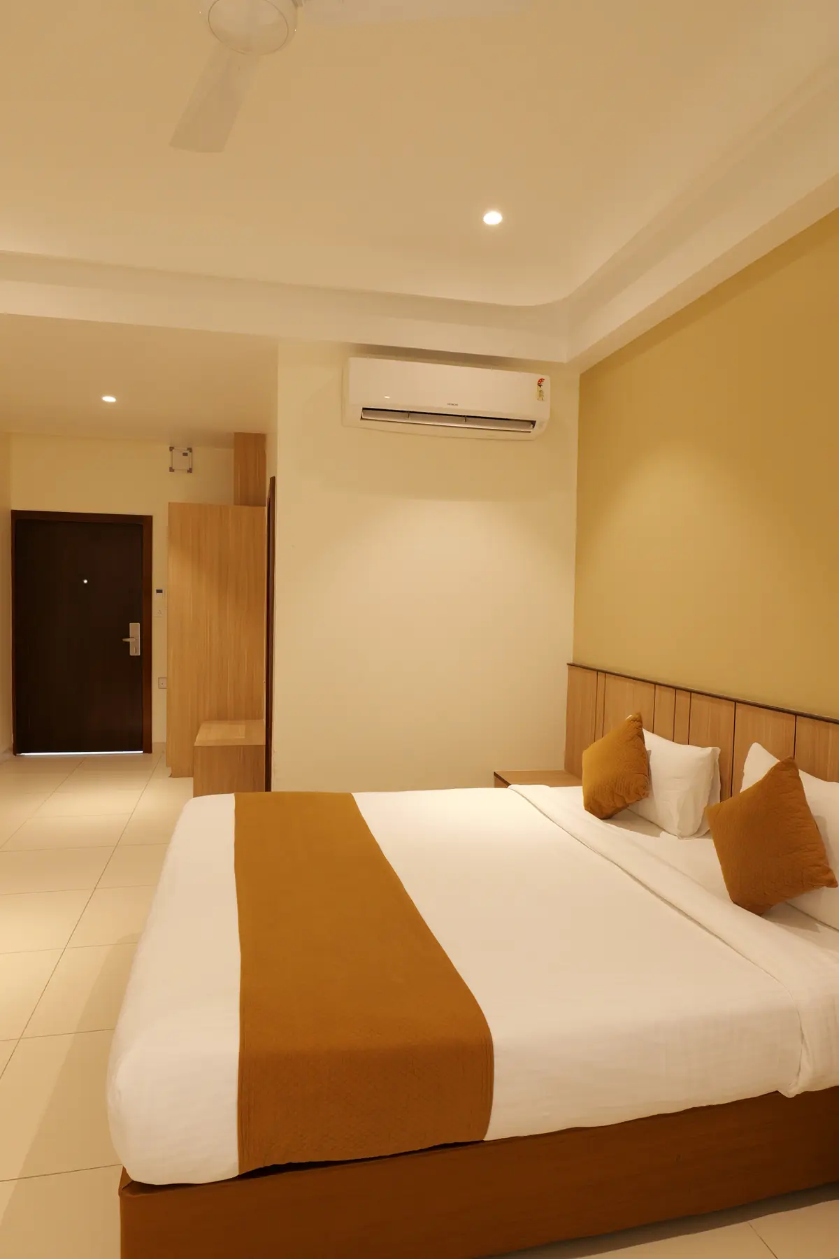 Guest room with king bed and air conditioning